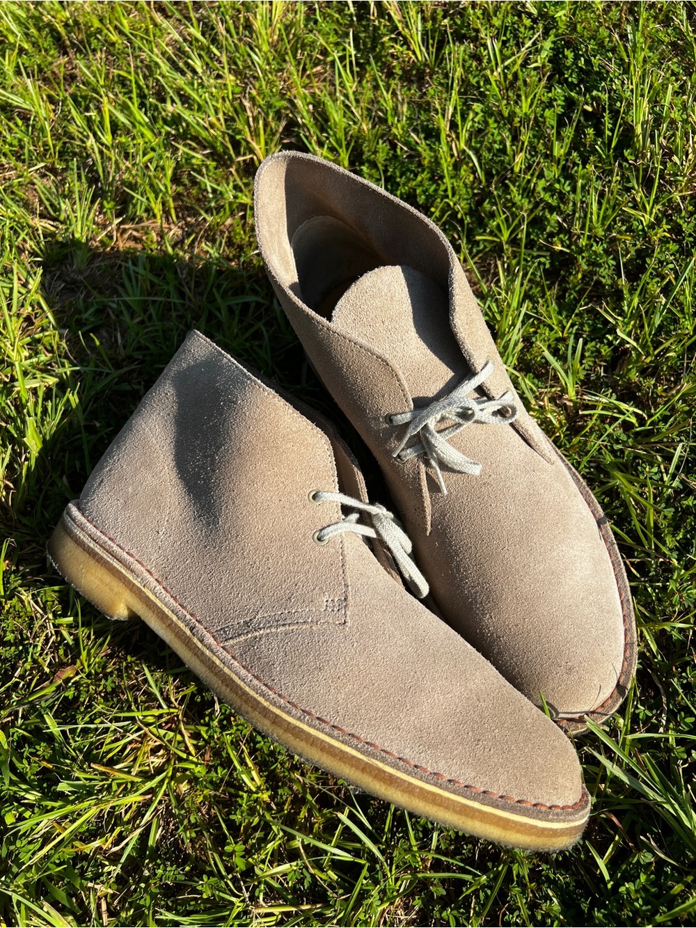 CLEAN Clarks size 12 Mens Desert Tan Suede Boots